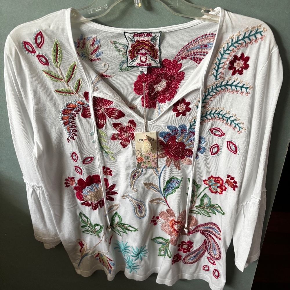 JOHNNY WAS Ruffle Sleeve Top medium white freyde floral embroidered NWT